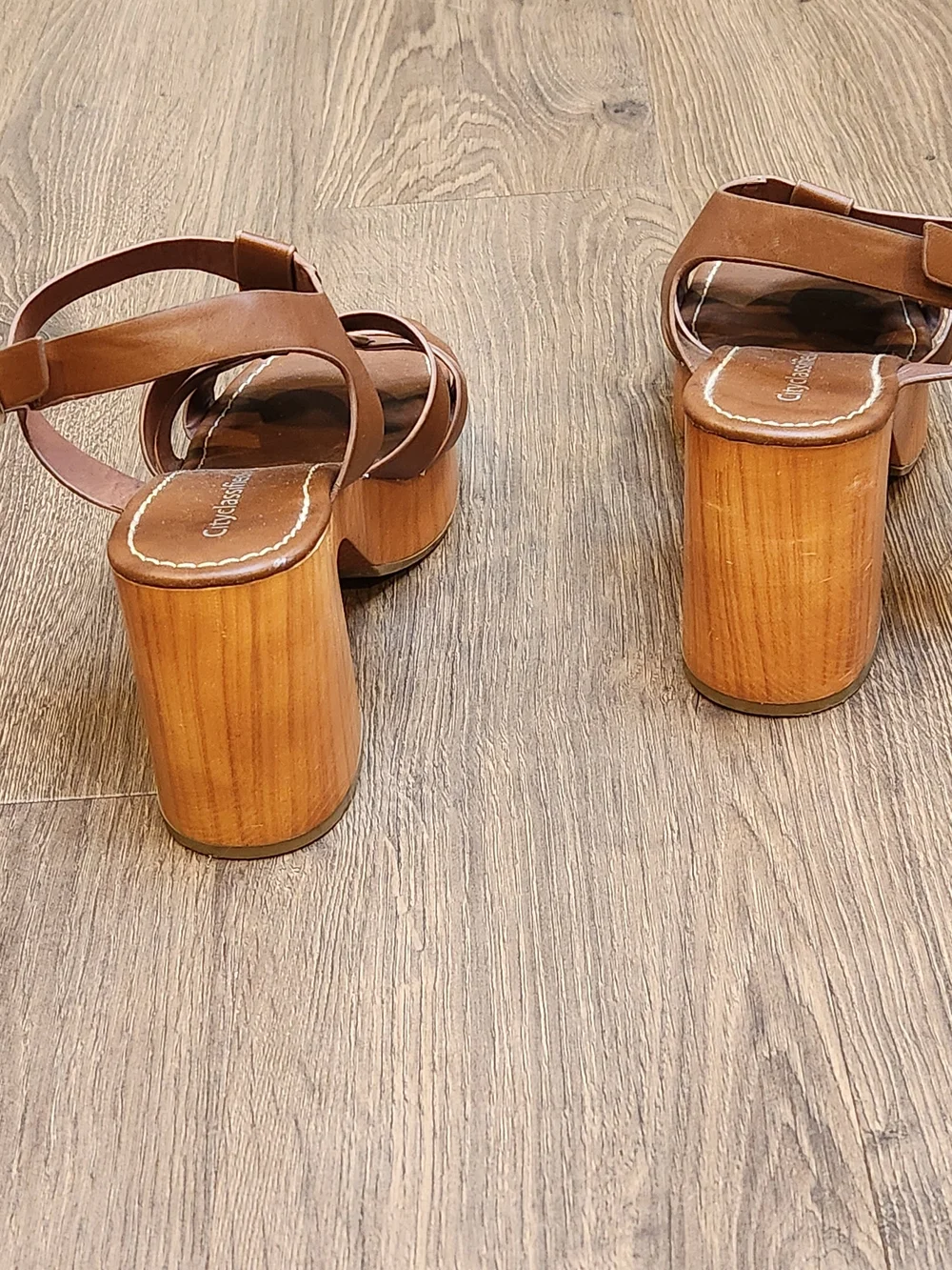 City Classified Brown Strappy Platform Block Heel Sandals - Size 6 - EUC